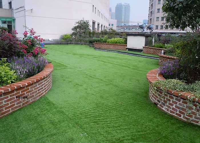 PE + PP Material Artificial Grass Landscaping Flat Yarn Shape , Easy To Install